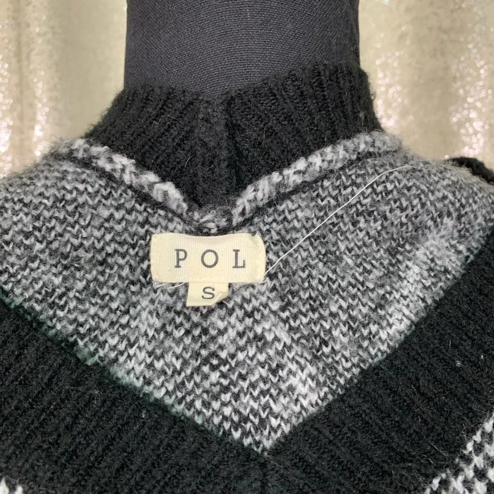 POL Black and White Tribal Wide Sleeve Sweater - Picture 5 of 5